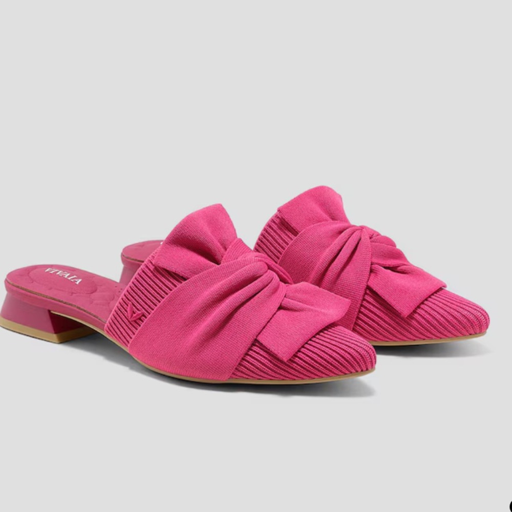 NWOT Vivaia size 39 Yaffa pointy toe slides in hot pink (Pitaya).
